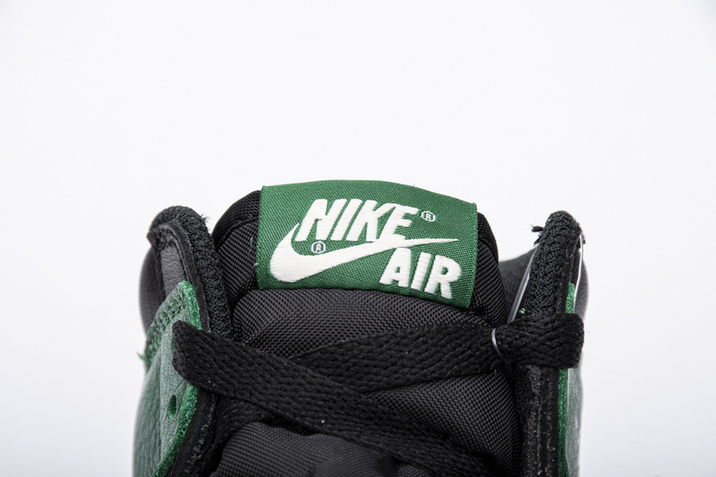 Air Jordan 1 High OG “Pine Green”555088-302