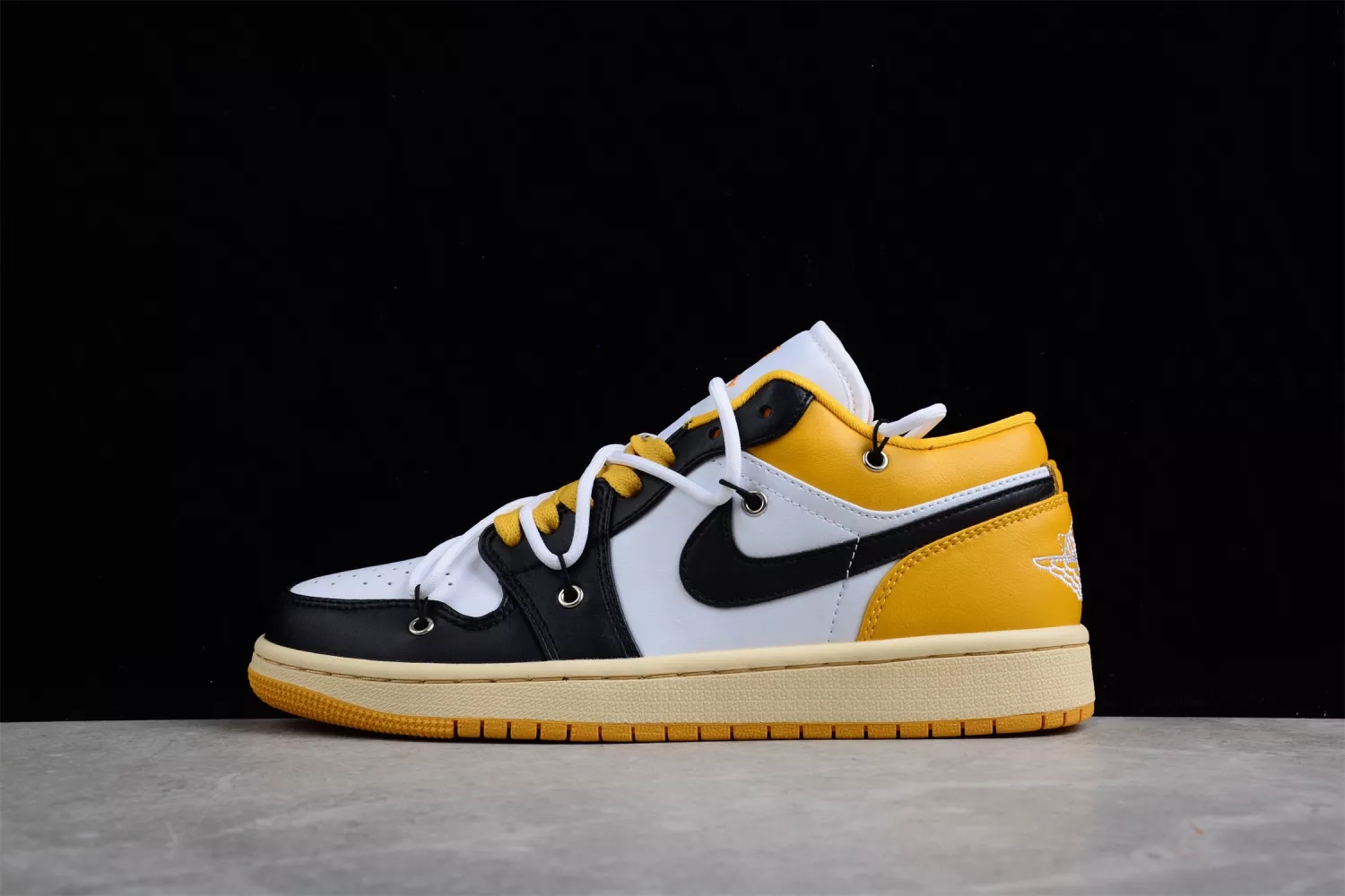 Air Jordan 1 Low “Christmas” 553560-171