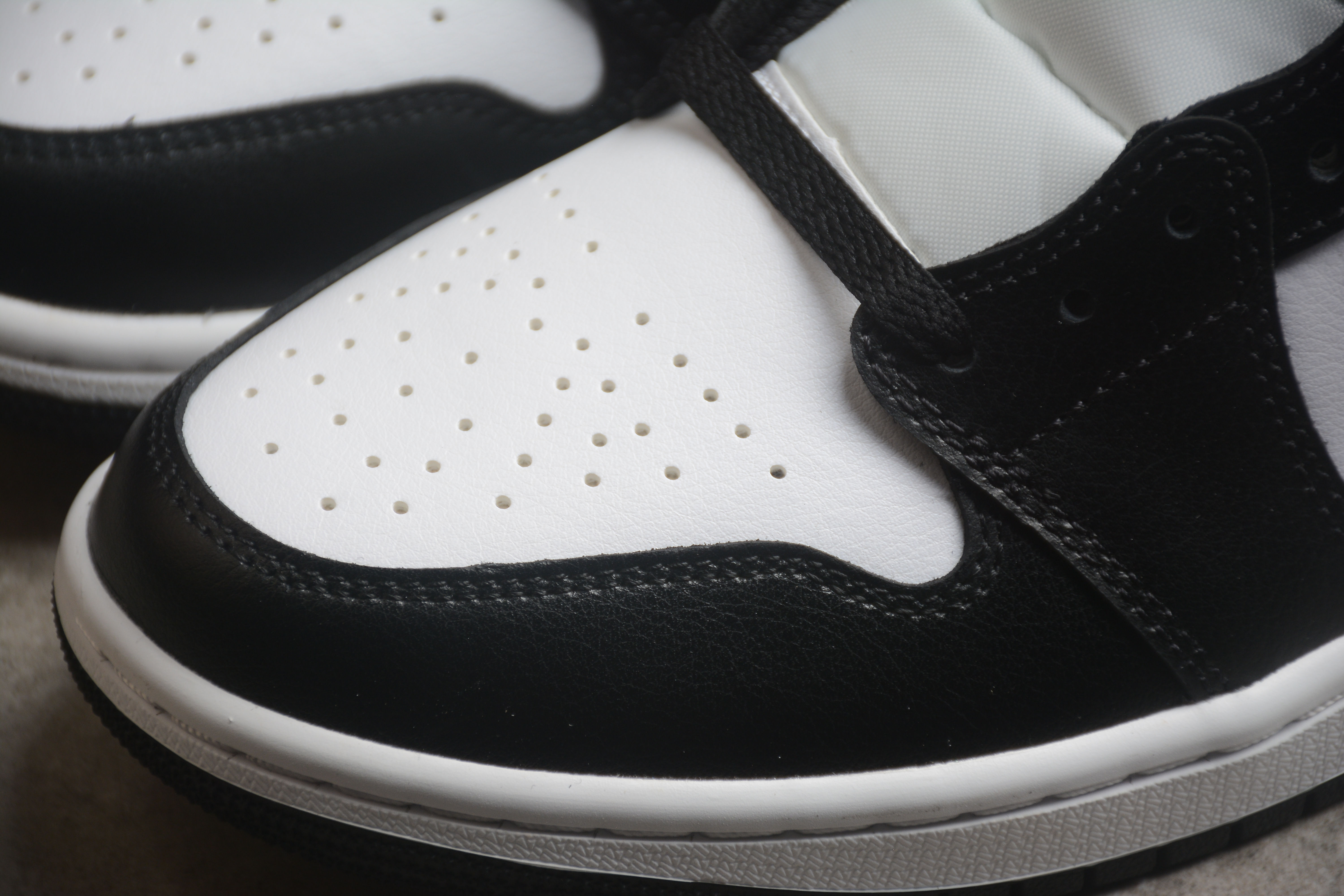 Jordan 1 Mid DV0991 101