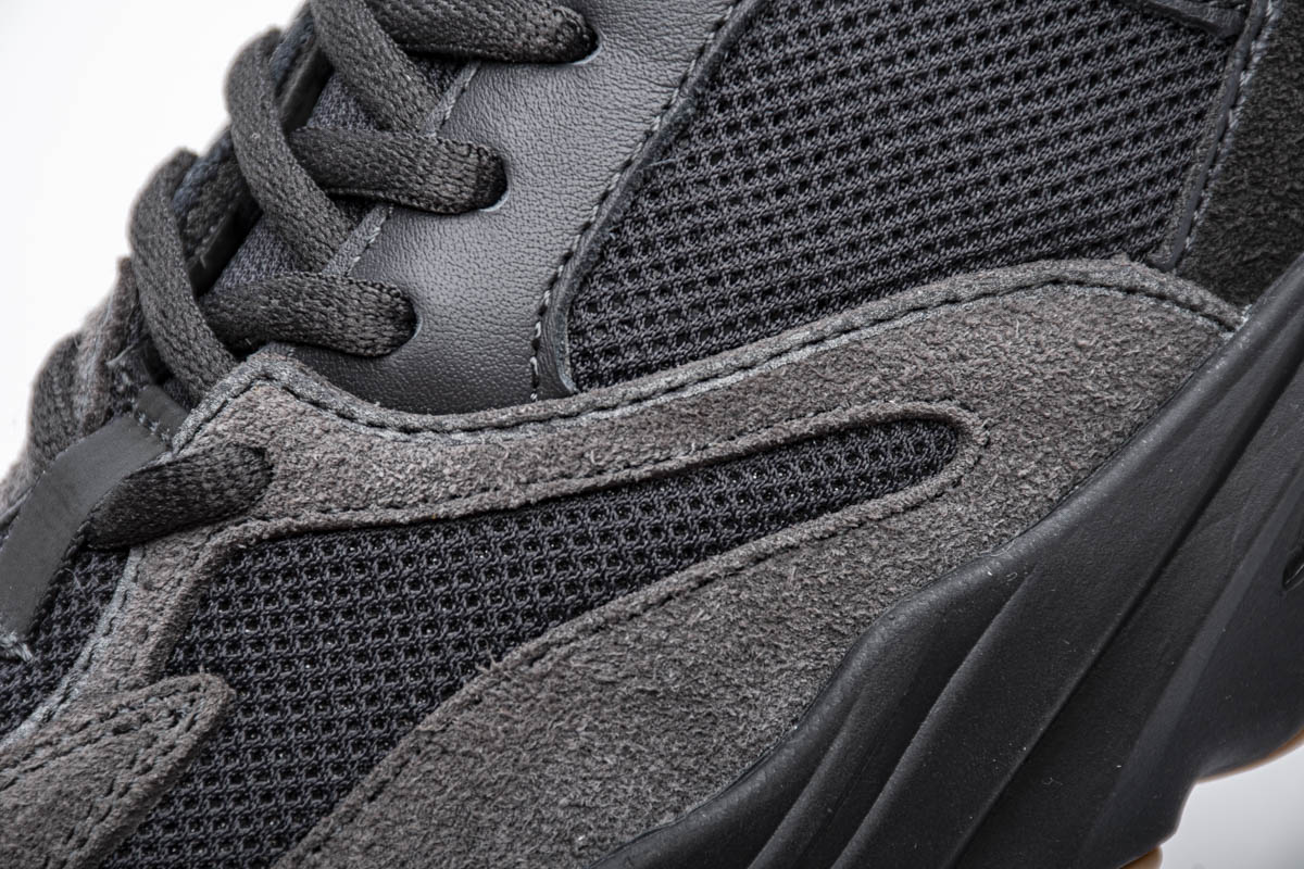 Yeezy Boost 700“Utility Black” FV5304