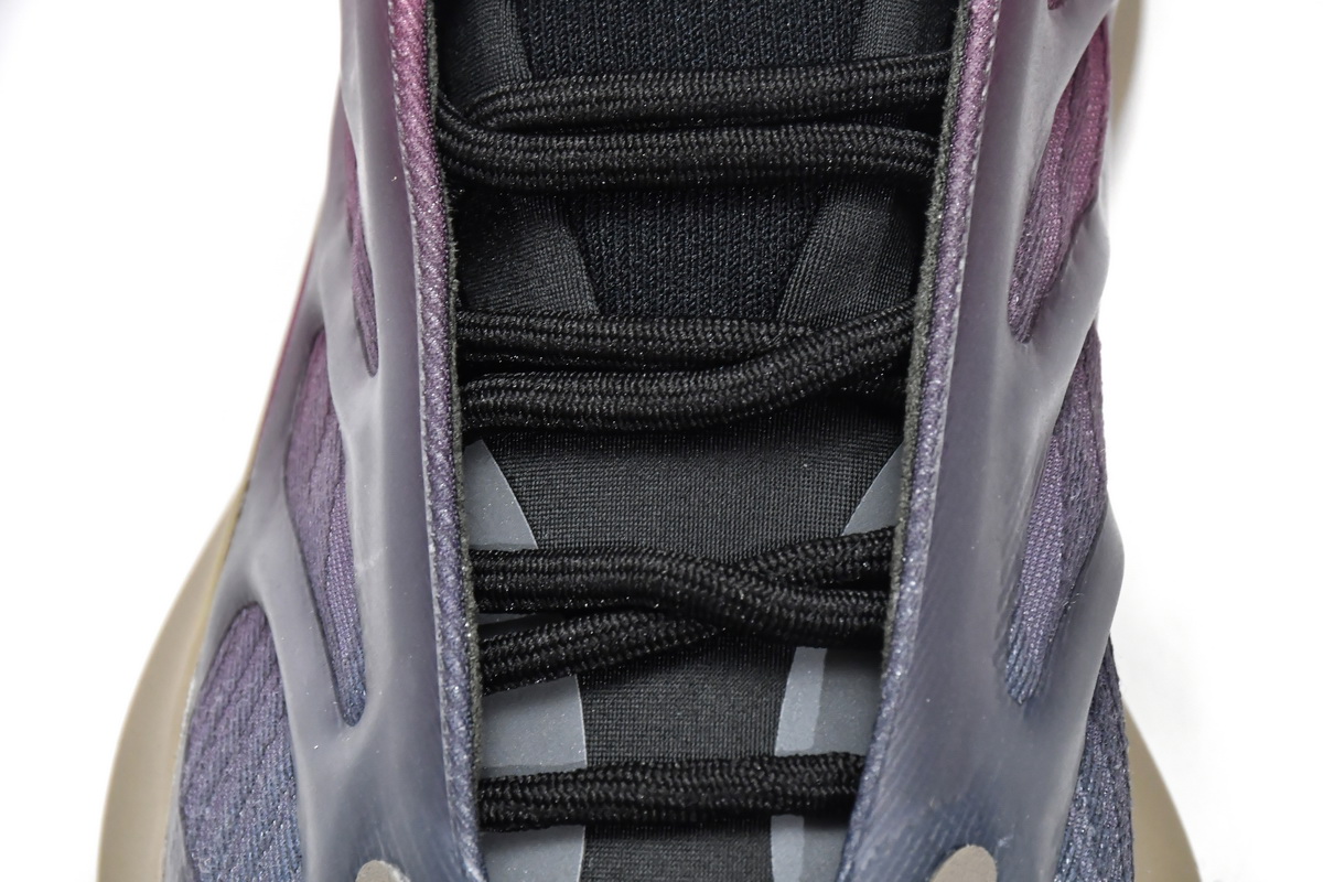 Yeezy 700 V3 “Fade Carbon”  GW1814