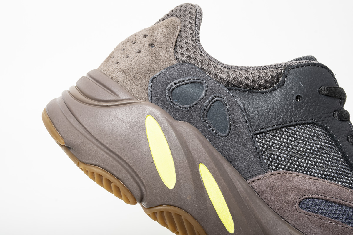Yeezy Boost 700 “Mauve” EE9614