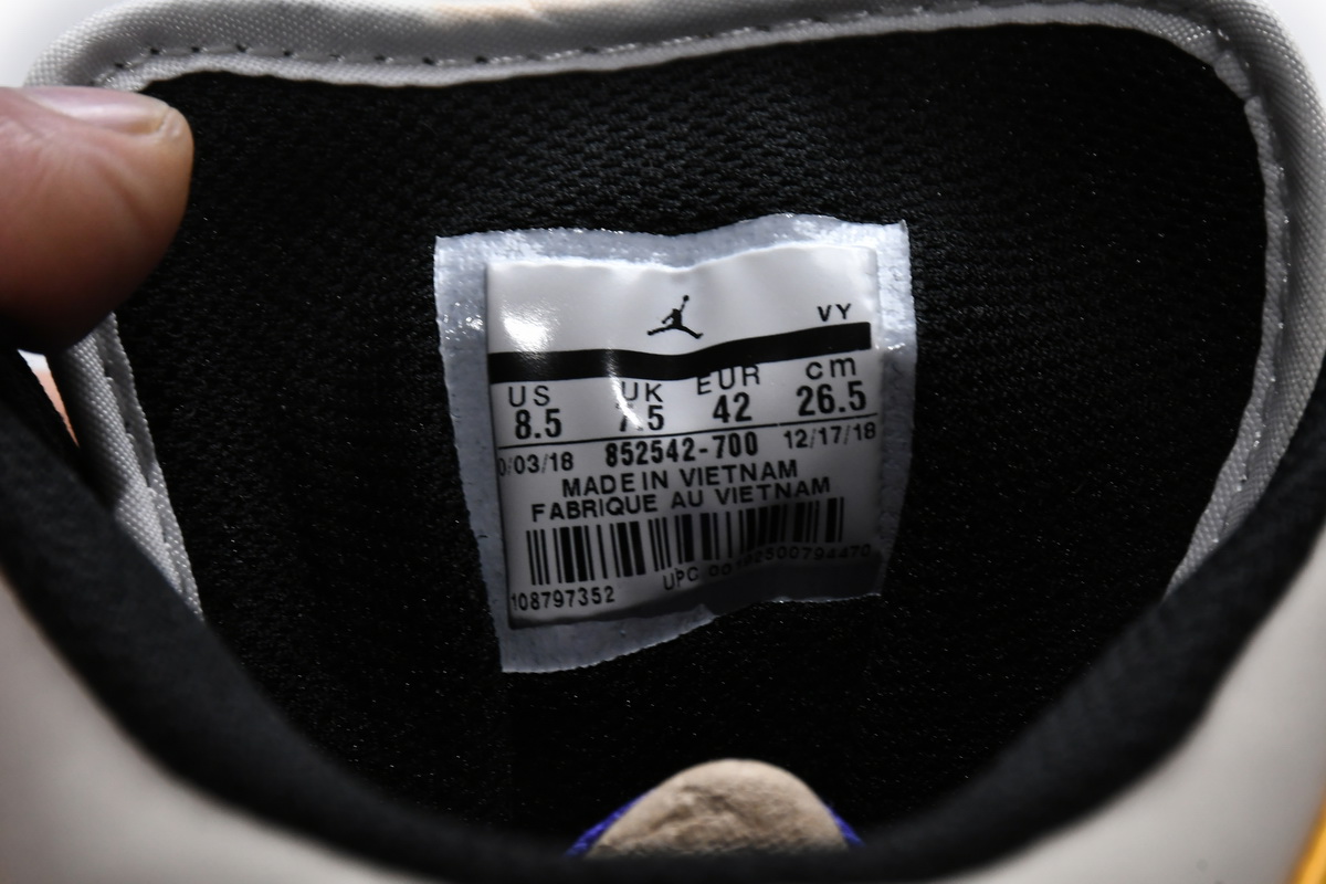 Air Jordan 1 Mid SE Lakers 852542-700