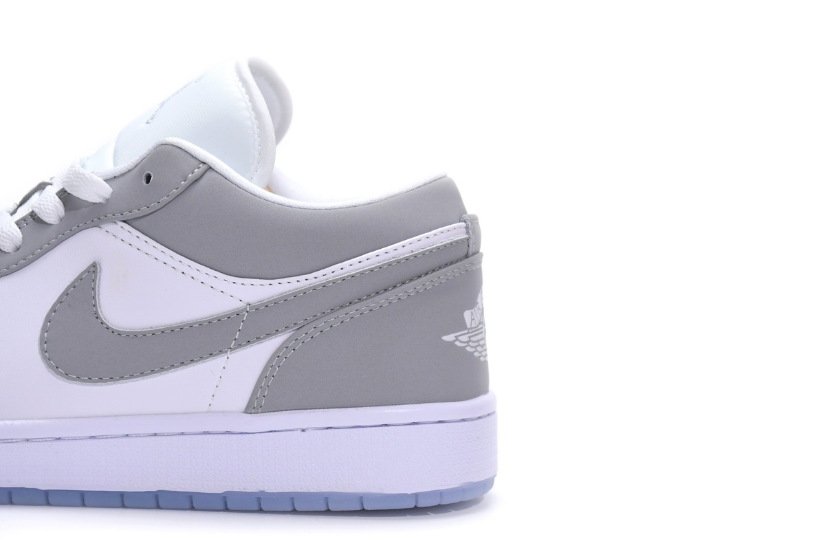 Air Jordan 1 Low Wolf Grey  DC0774-105