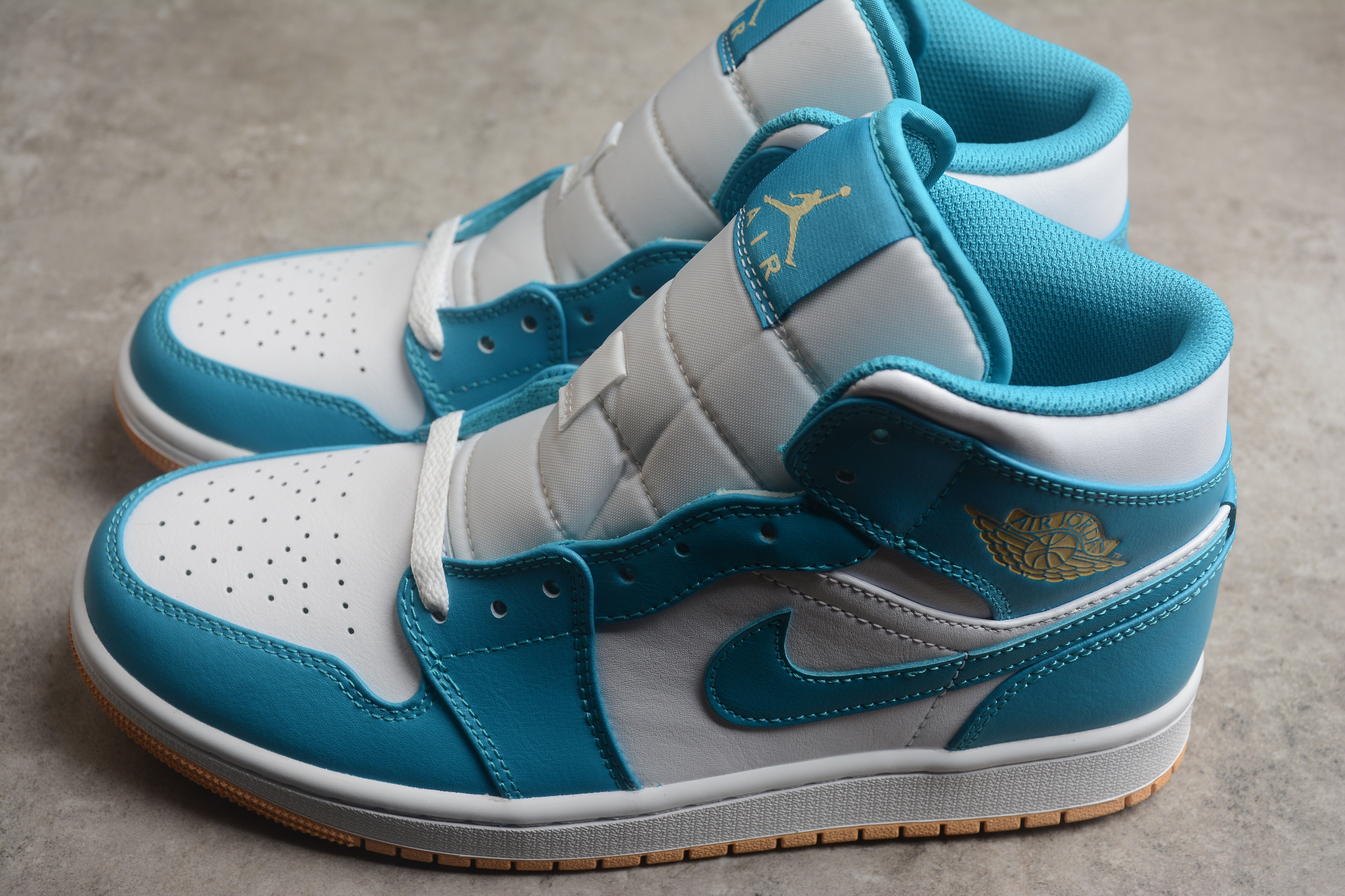 Air Jordan 1 Mid  DQ8426-400