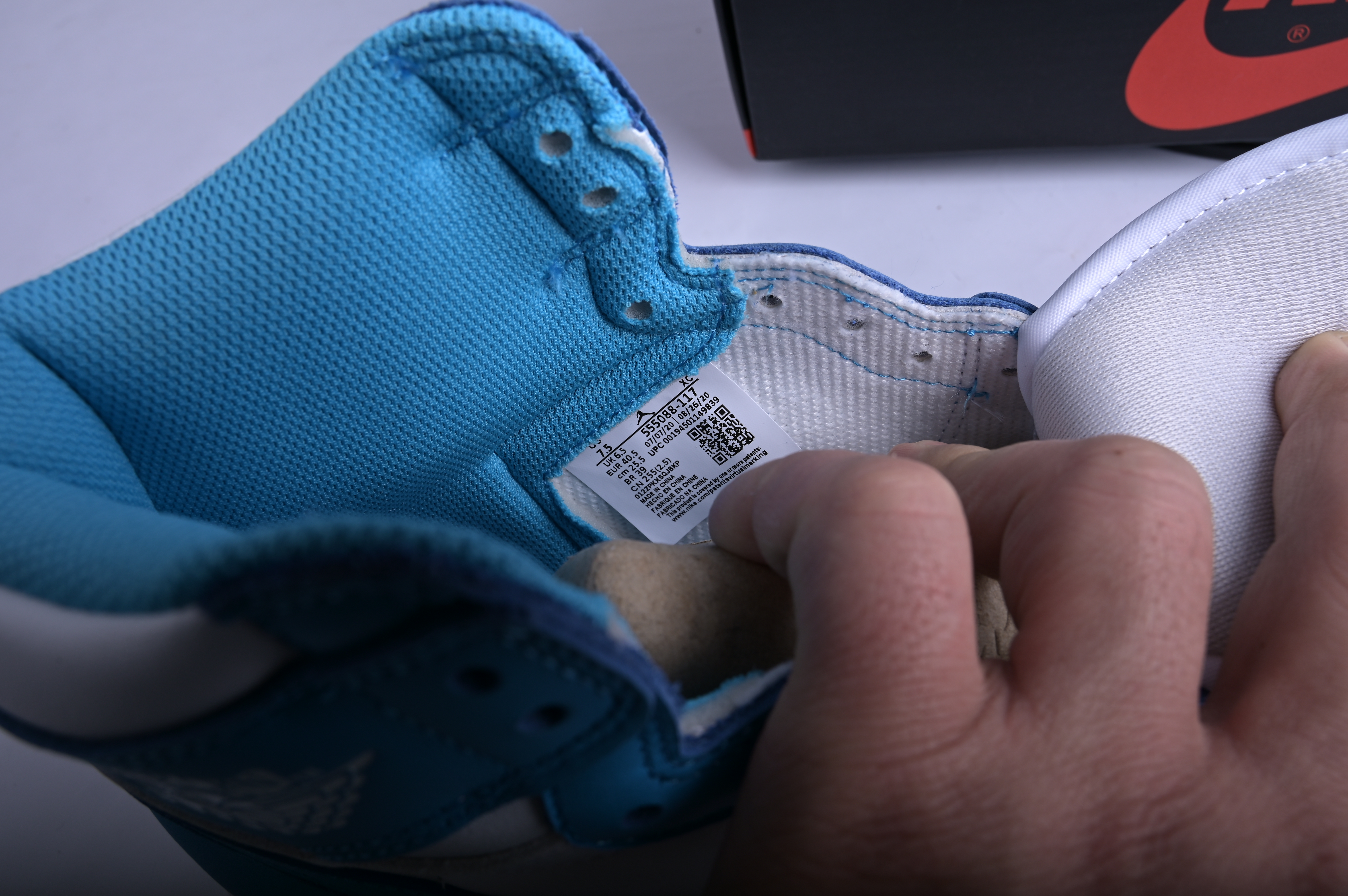Air Jordan 1 Retro UNC   555088-117