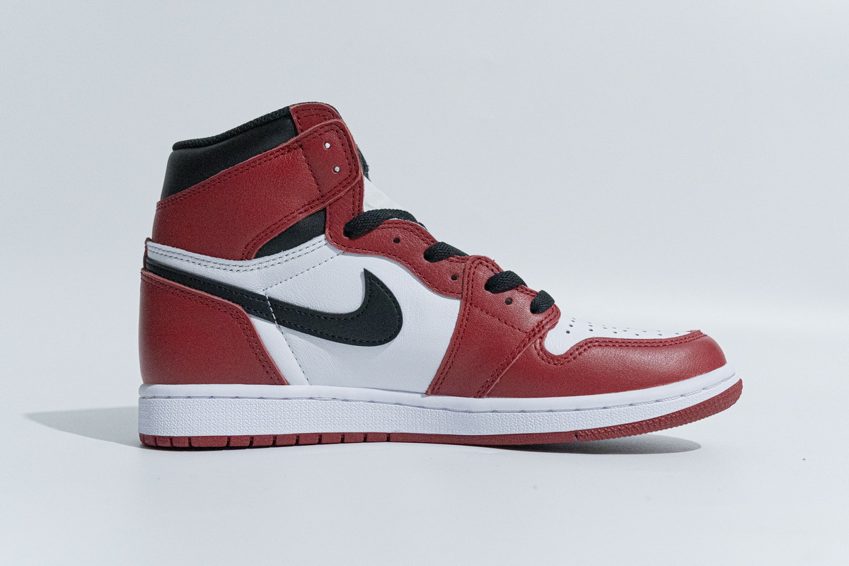 H12  Air Jordan 1 High OG Chicago 555088-101
