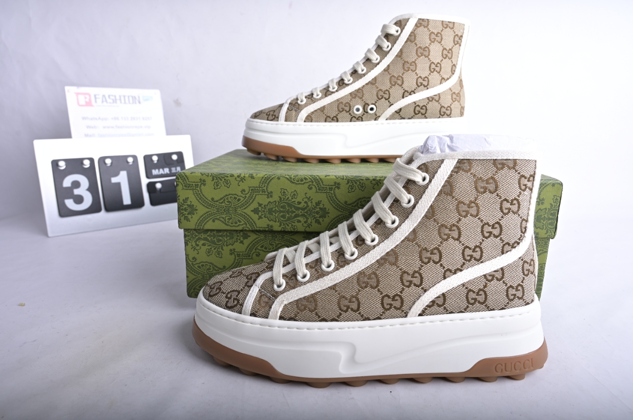 GUCCI Interlocking 745999 20Q20 9745