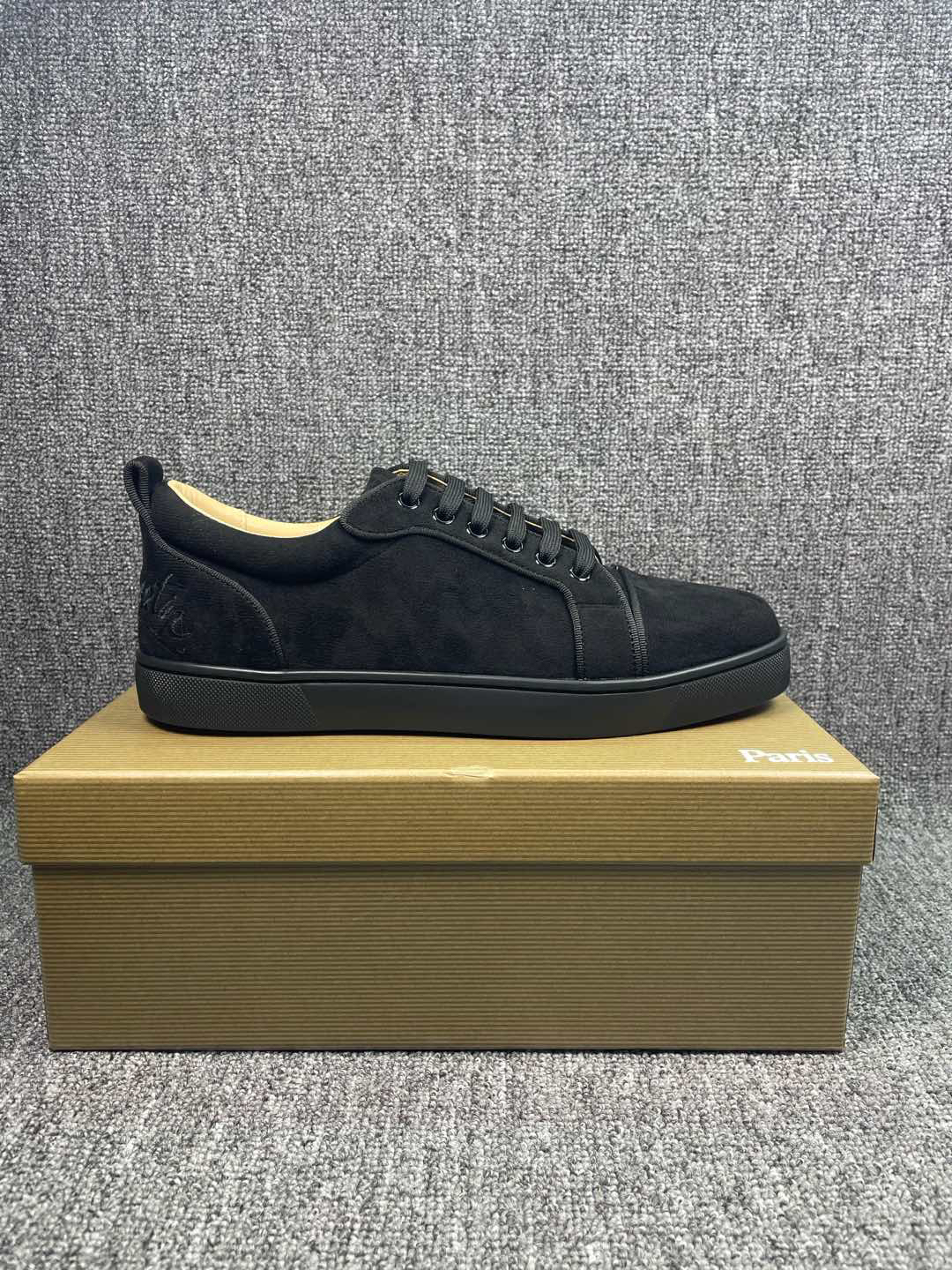 Lubotin Suede Round Toe Lace-Up Low-Top Sneakers 3170052B074