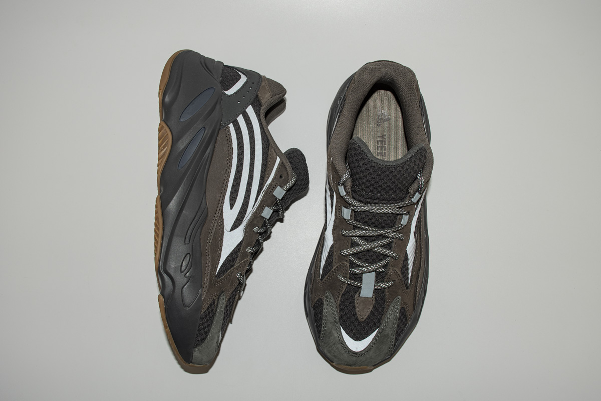 PK GOD  Yeezy Boost 700 V2“Geode”EG6860