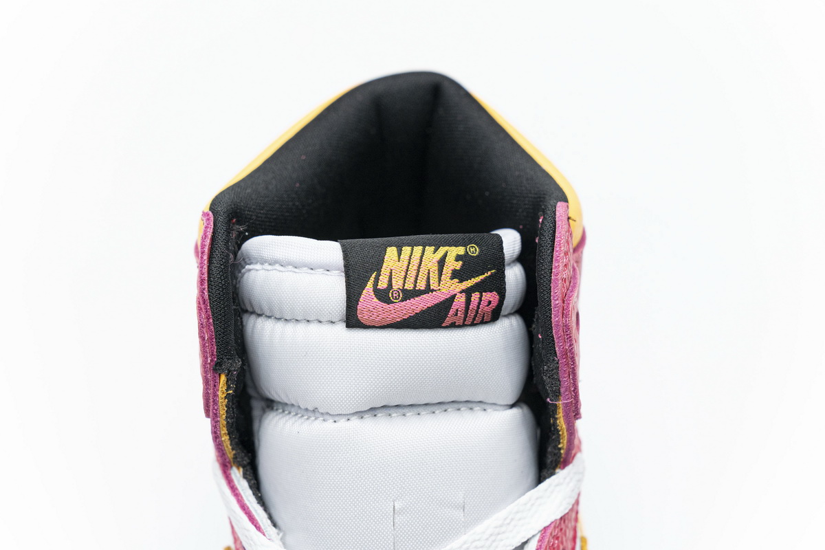 Air Jordan 1 High OG “Light Fusion Red”   555088-603