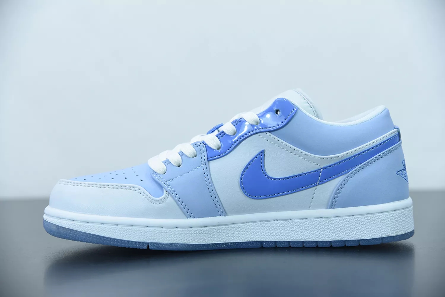 Air Jordan 1 Low SE Mighty Swooshers   DM5442-040