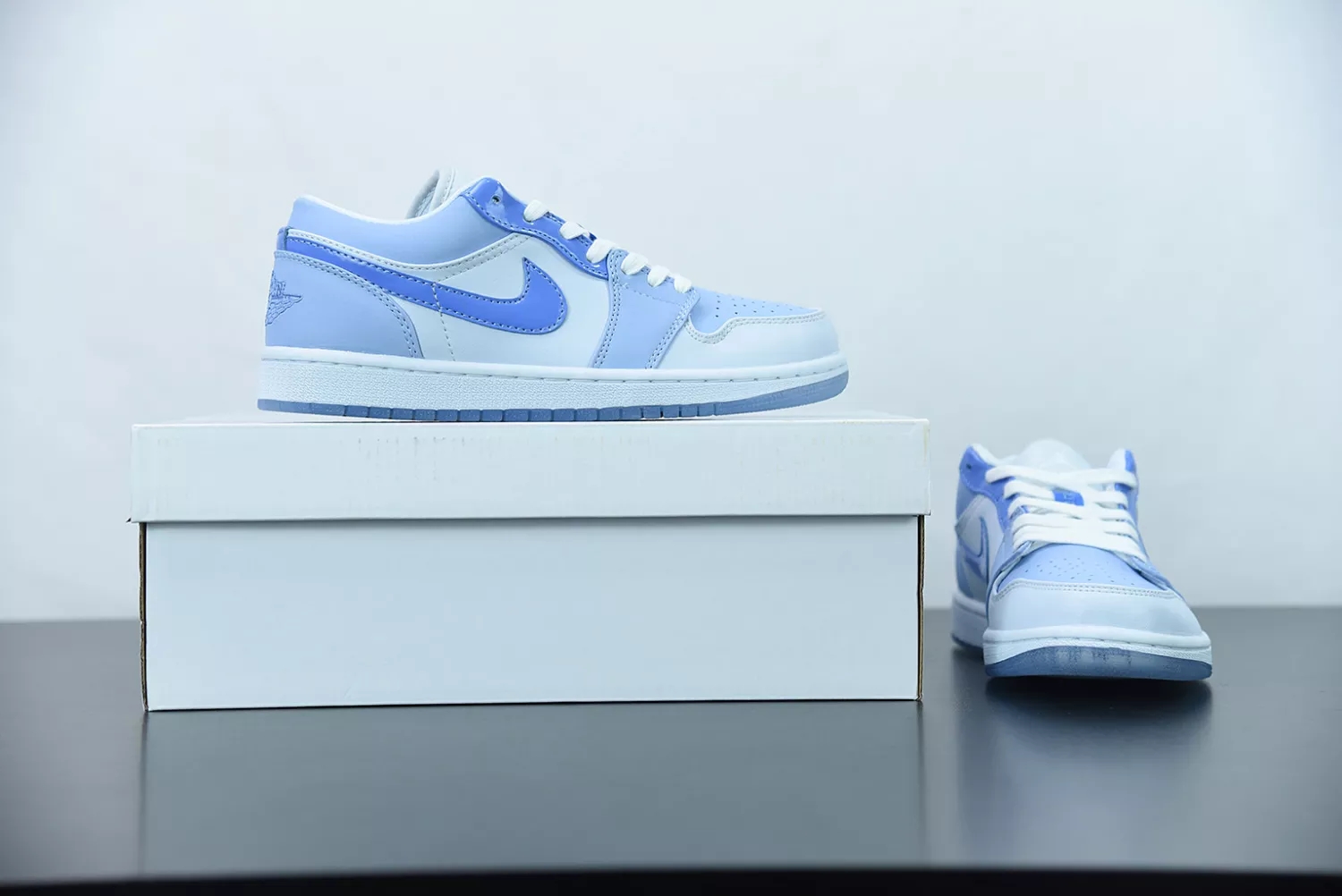 Air Jordan 1 Low SE Mighty Swooshers   DM5442-040