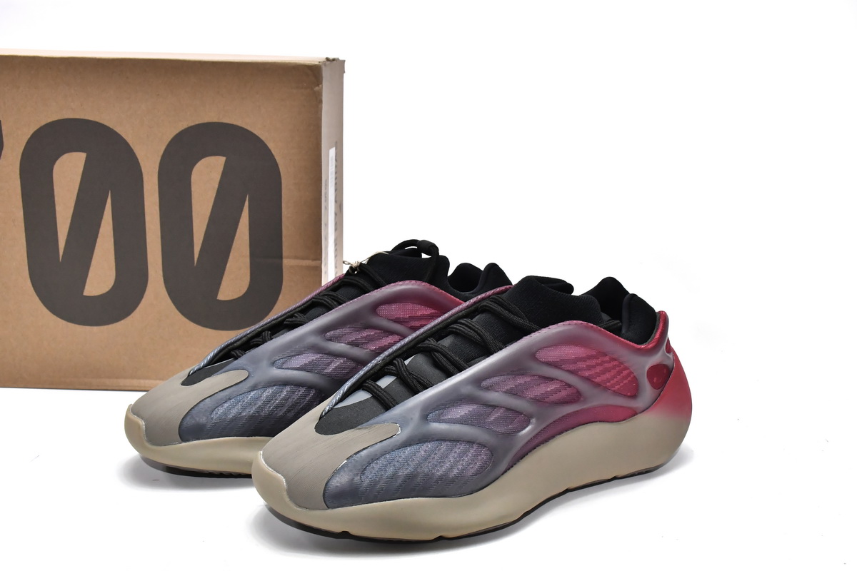 Yeezy 700 V3 “Fade Carbon”  GW1814