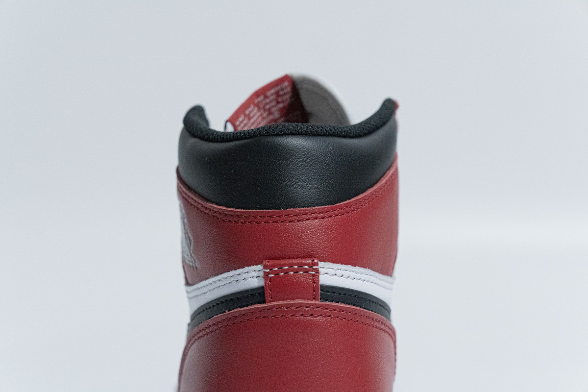 H12  Air Jordan 1 High OG Chicago 555088-101