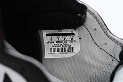 Air Jordan 1 High OG “Black Toe”555088-125