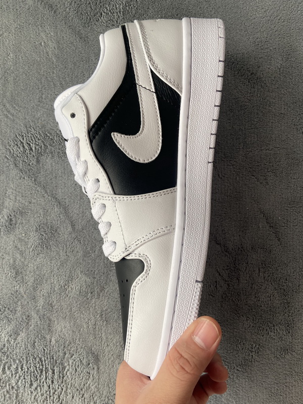 Air Jordan 1 Low Panda   DC0774-100