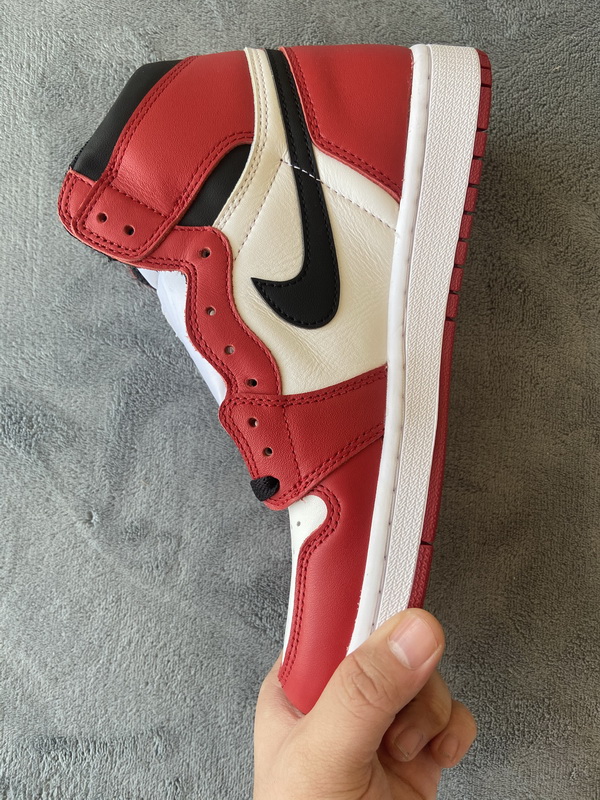 Air Jordan 1 High OG Chicago   555088-101