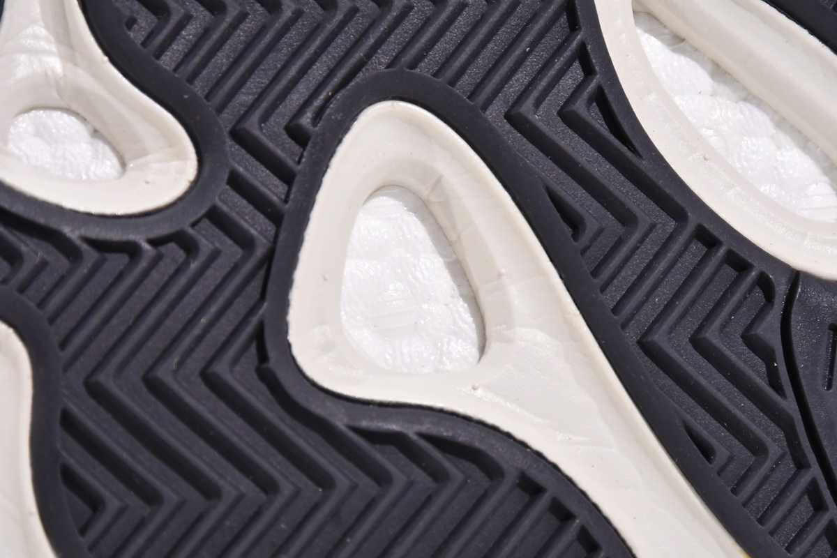 DG  adidas Yeezy Boost 700 V2 Cream   GY7924