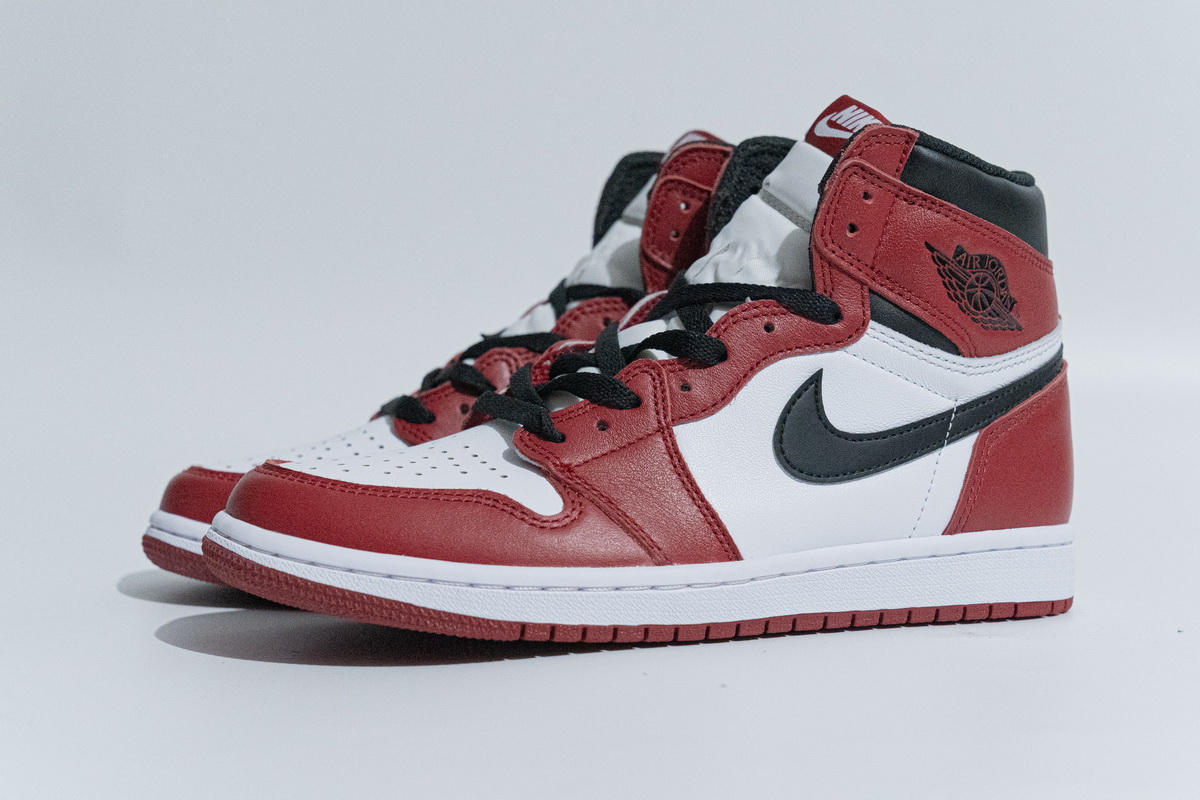 H12  Air Jordan 1 High OG Chicago 555088-101