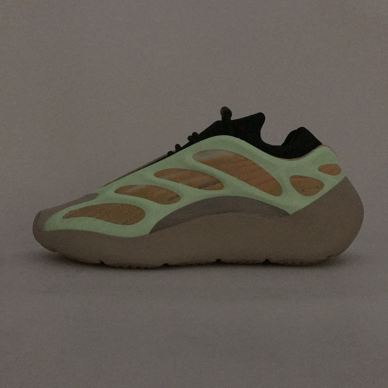 adidas Yeezy Boost 700 V3 Srphym G54853