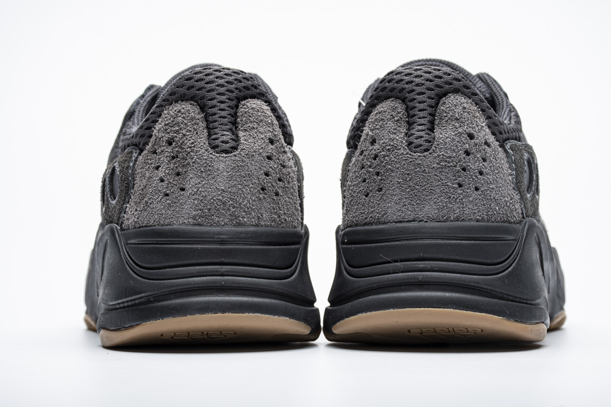 Yeezy Boost 700“Utility Black” FV5304