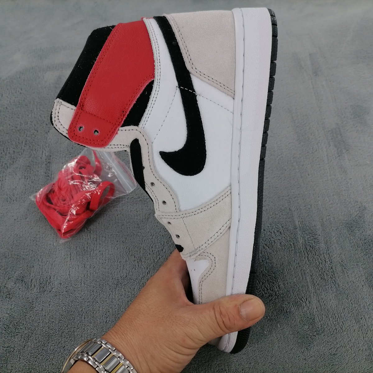 Air Jordan 1 High Smoke Grey Red 555088-126