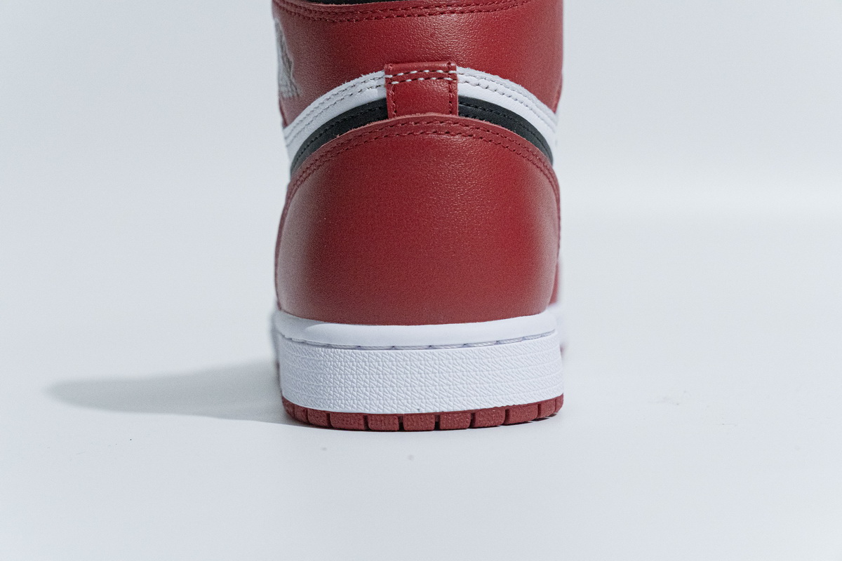 H12  Air Jordan 1 High OG Chicago 555088-101