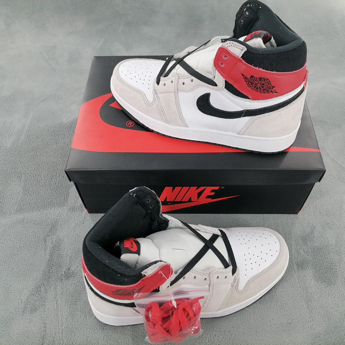 Air Jordan 1 High Smoke Grey Red 555088-126