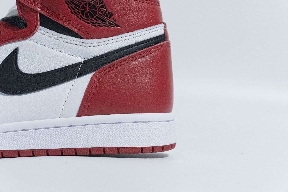 H12  Air Jordan 1 High OG Chicago 555088-101
