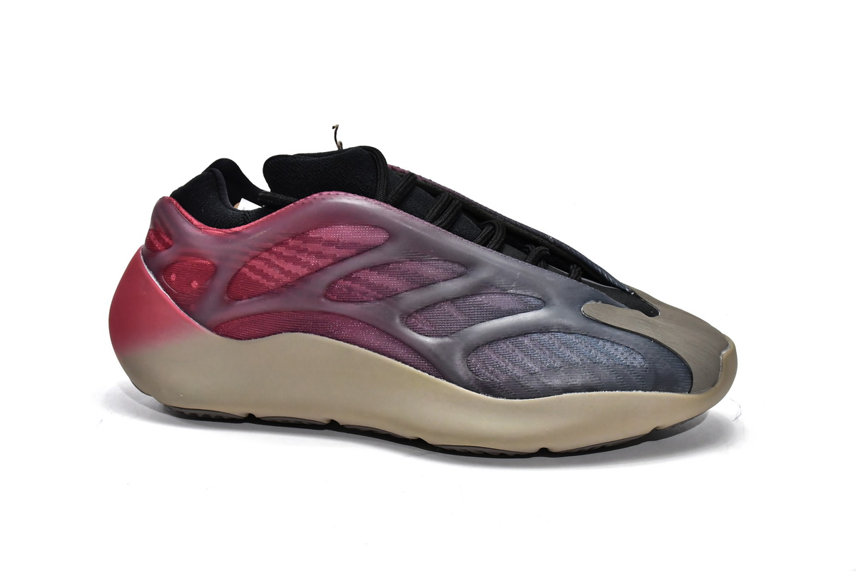 Yeezy 700 V3 “Fade Carbon”  GW1814