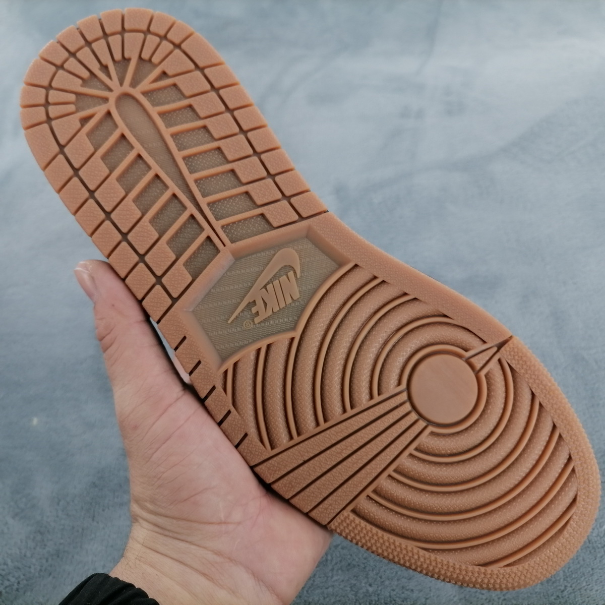 Air Jordan 1 Low   Carnivore DN3400-001