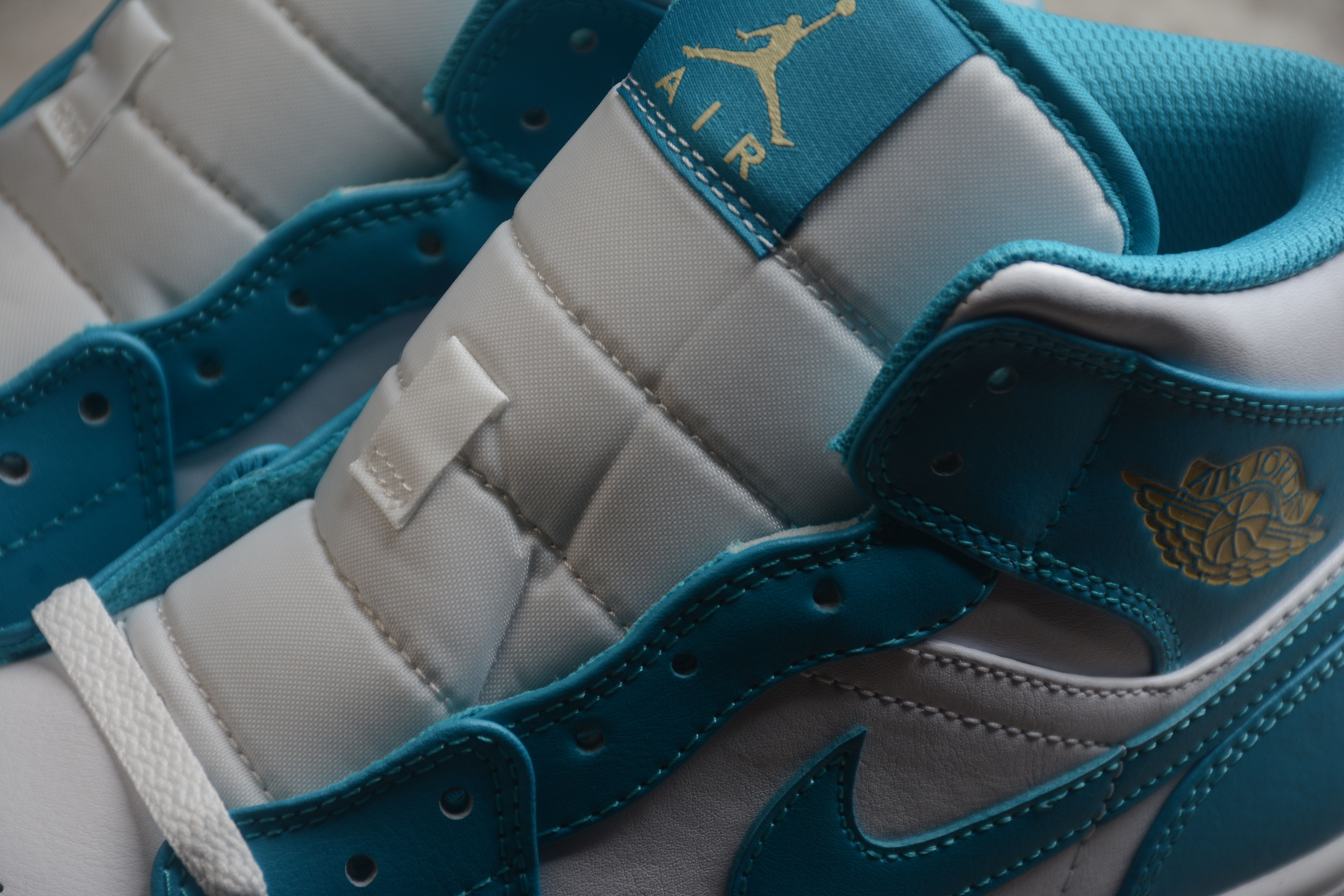 Air Jordan 1 Mid  DQ8426-400