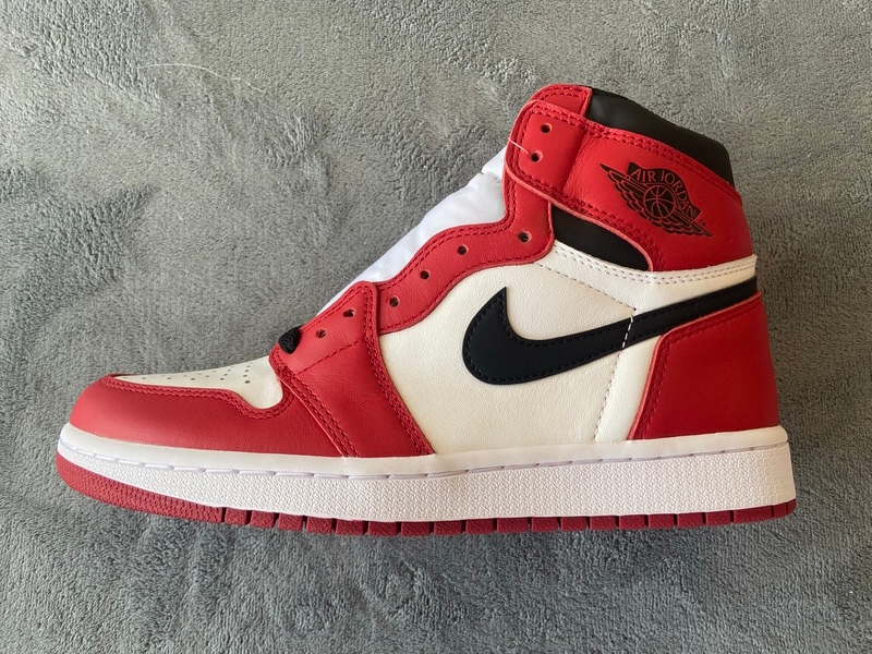 Air Jordan 1 High OG Chicago   555088-101