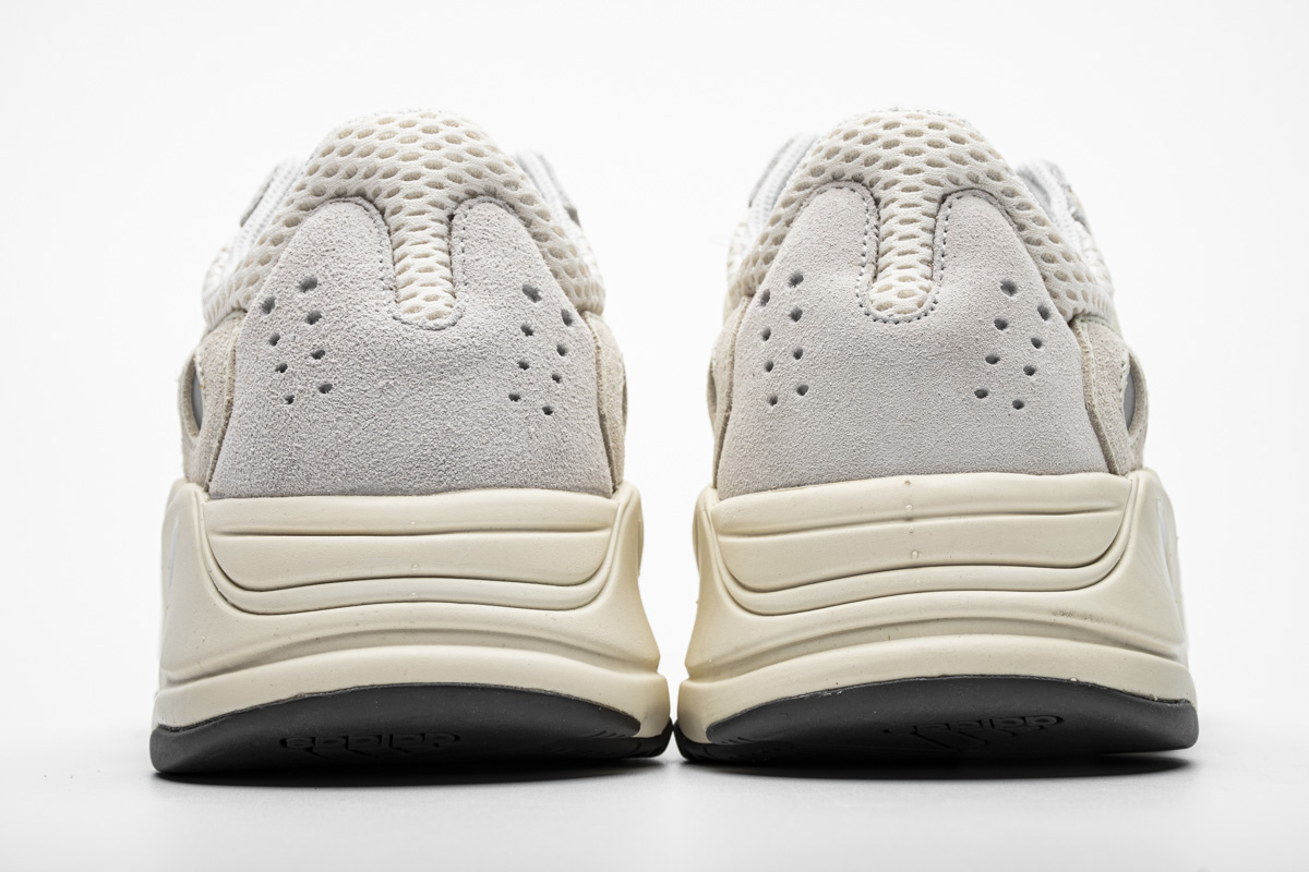 Yeezy Boost 700“Analog” EG7596