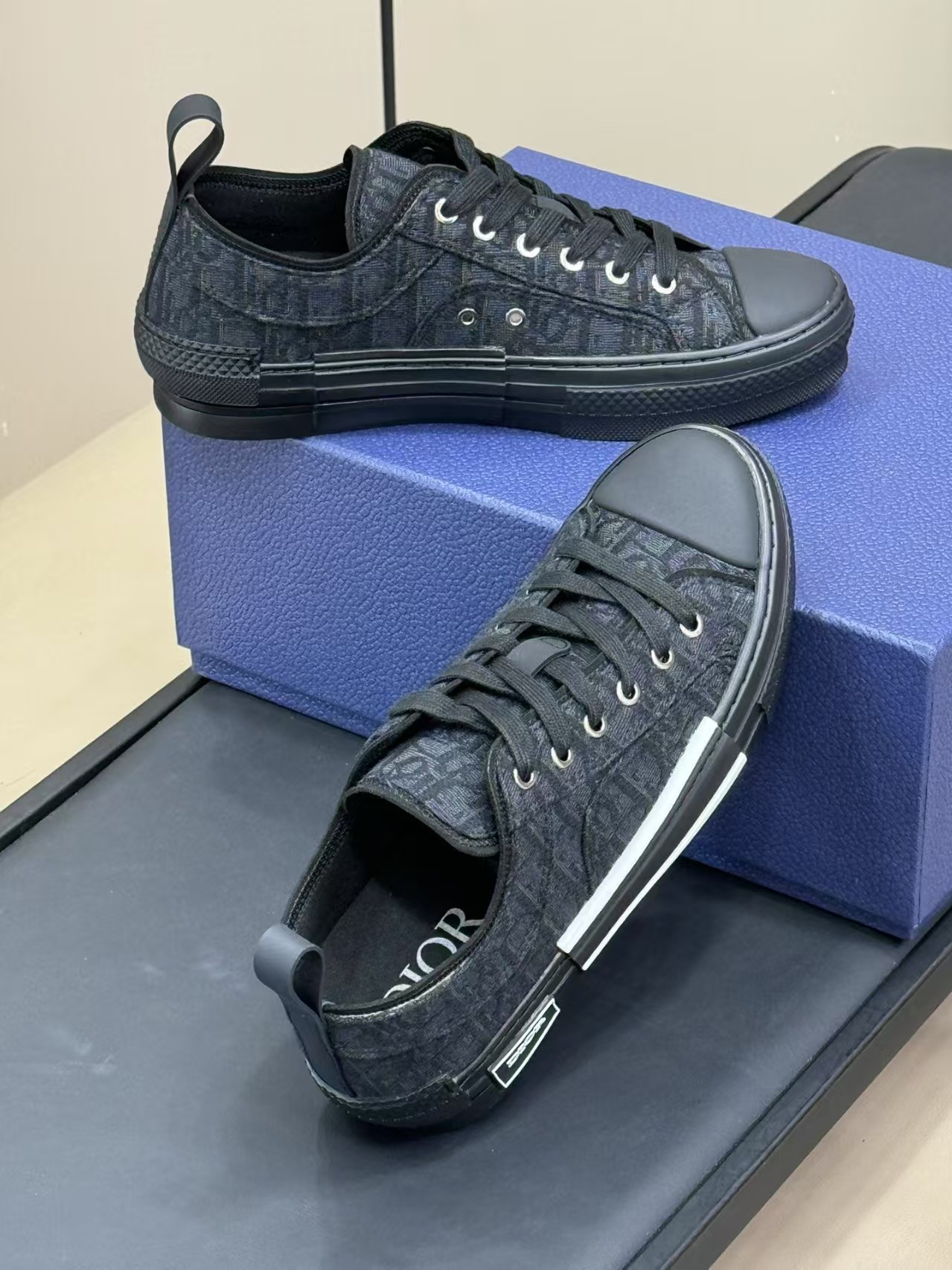 DIOR B23 3SH126ZSA_H969