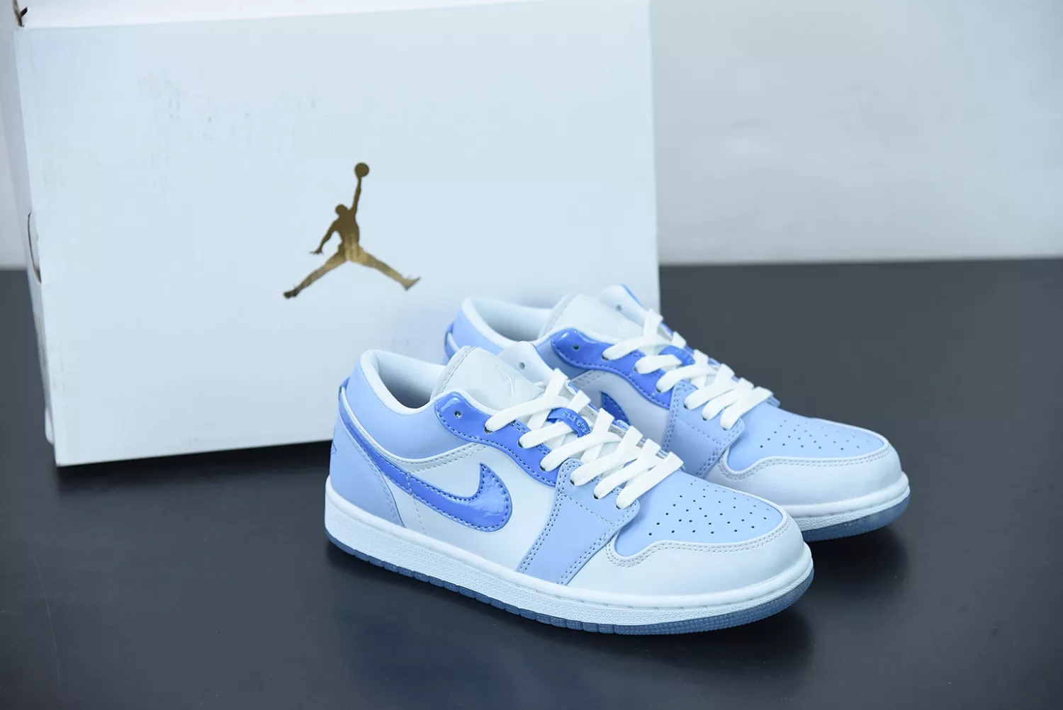 Air Jordan 1 Low SE Mighty Swooshers   DM5442-040