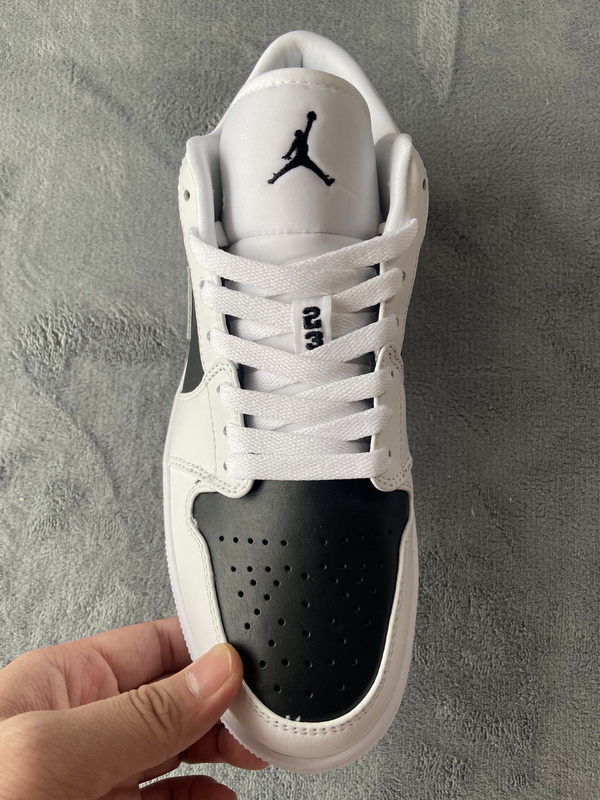 Air Jordan 1 Low Panda   DC0774-100