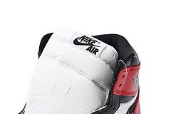 Air Jordan 1 High OG “Black Toe”555088-125