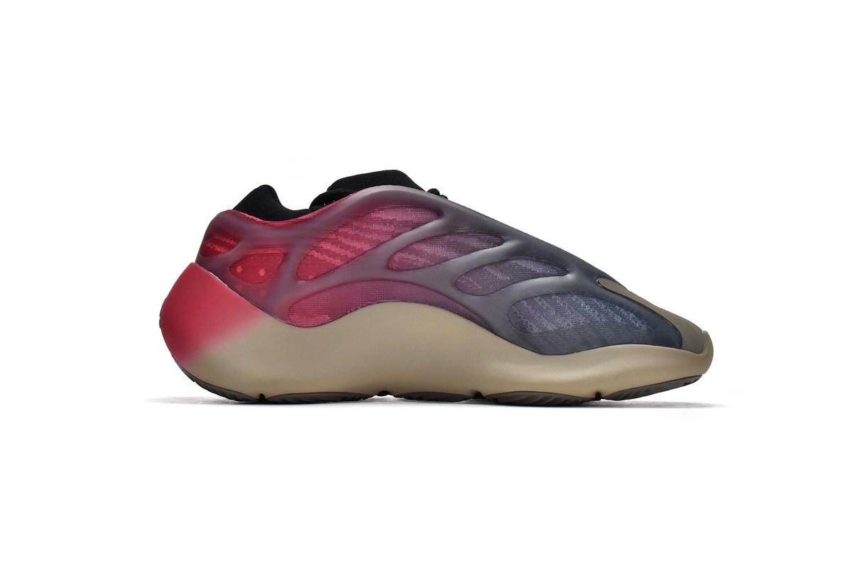 Yeezy 700 V3 “Fade Carbon”  GW1814