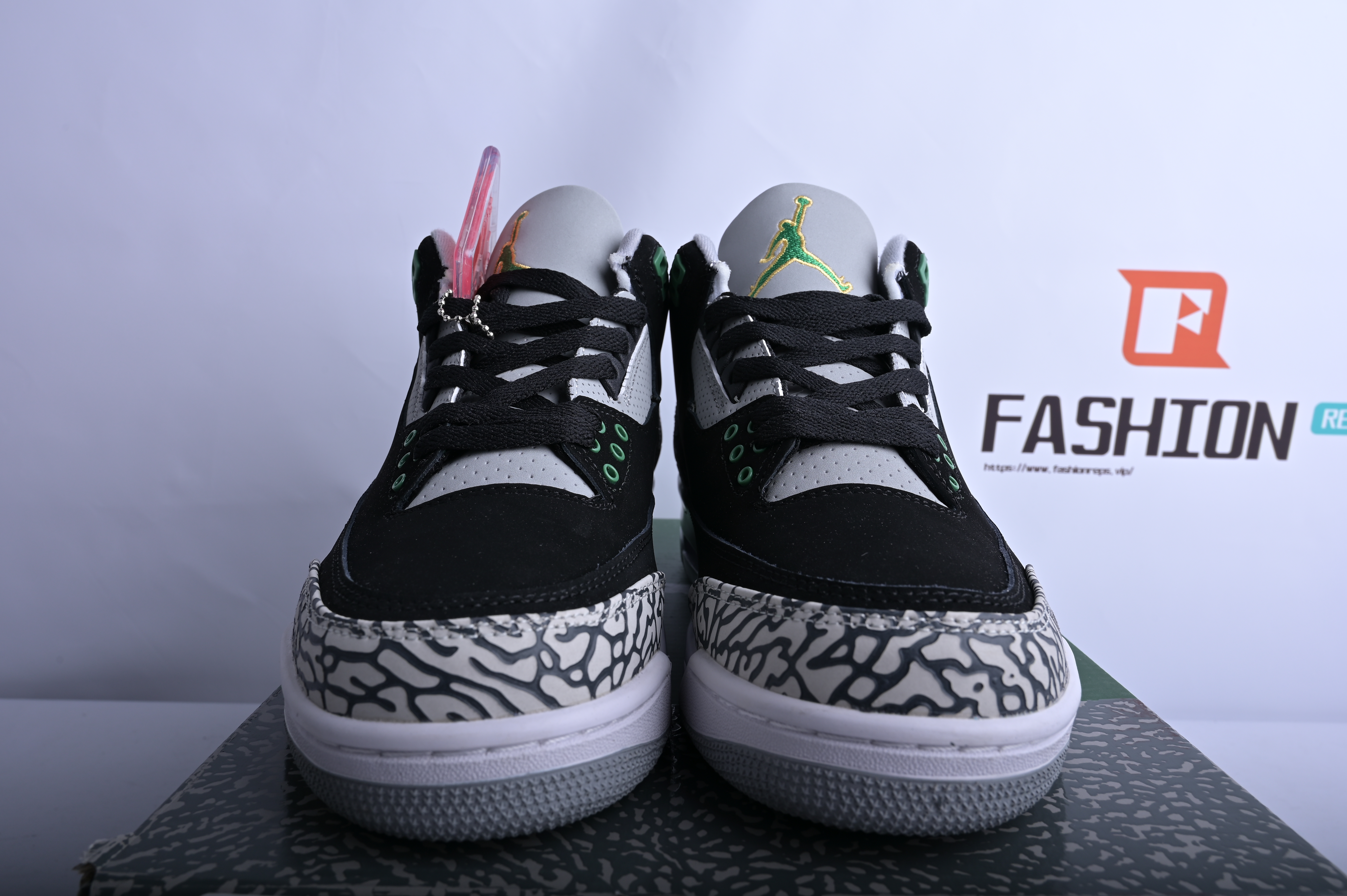 Air Jordan 3 Retro Pine Green   CT8532-030
