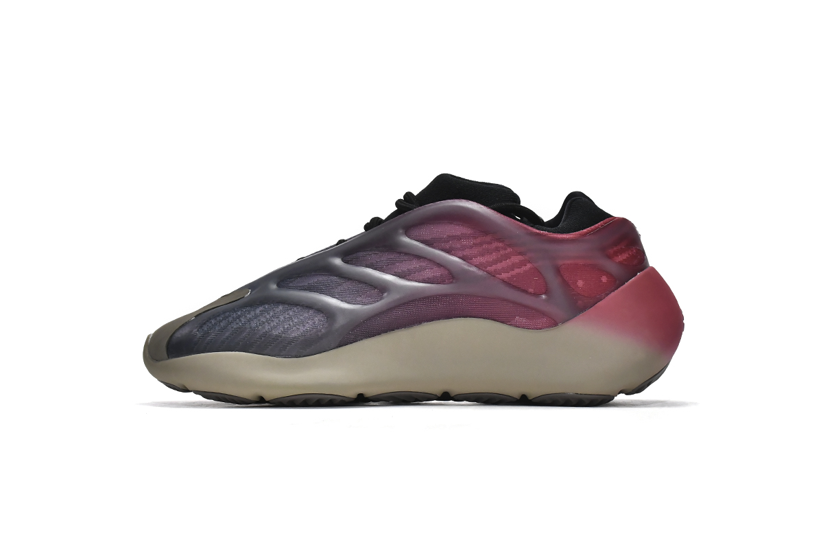 Yeezy 700 V3 “Fade Carbon”  GW1814