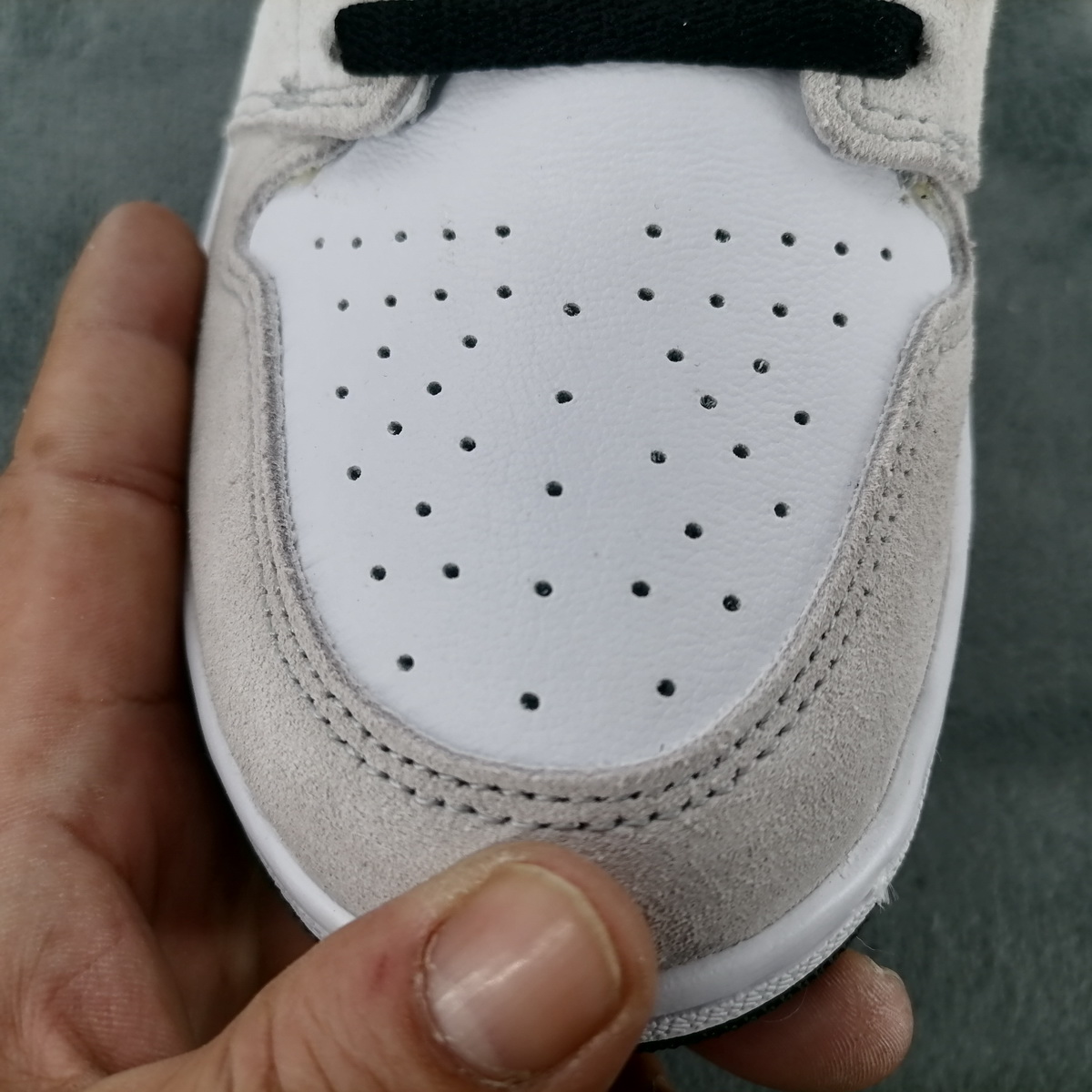 Air Jordan 1 High Smoke Grey Red 555088-126