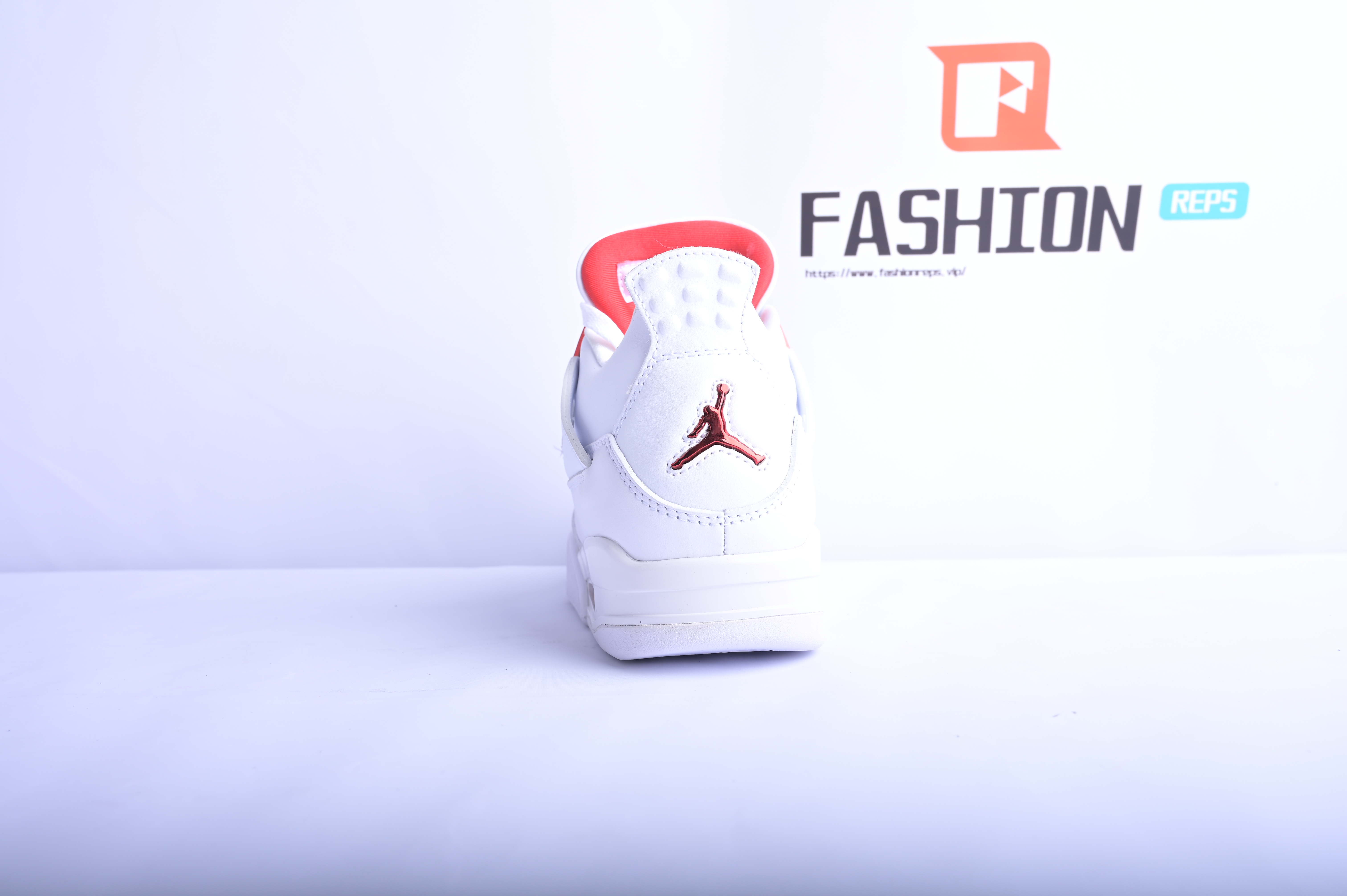Air Jordan 4 White University Red CT8527-112