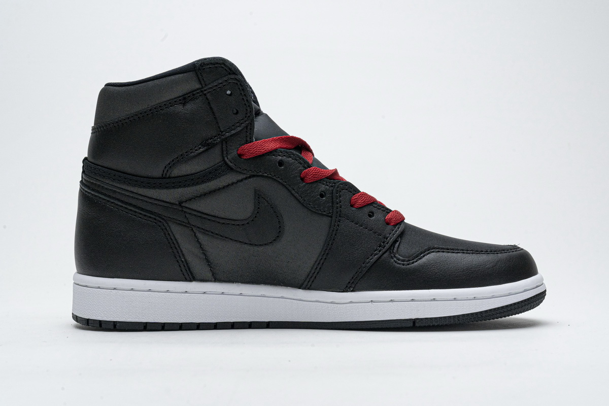 Air Jordan 1 Retro High OG “Black Satin Gym Red”   555088-060