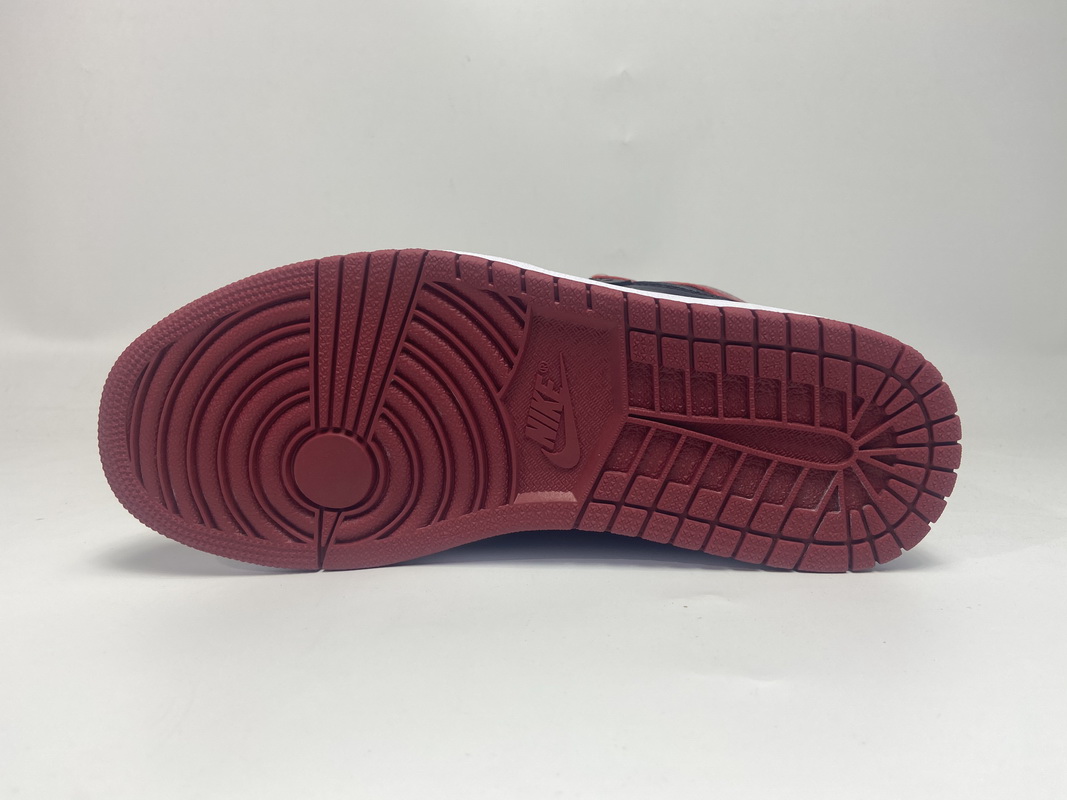 Air Jordan 1 High Banned  555088-001