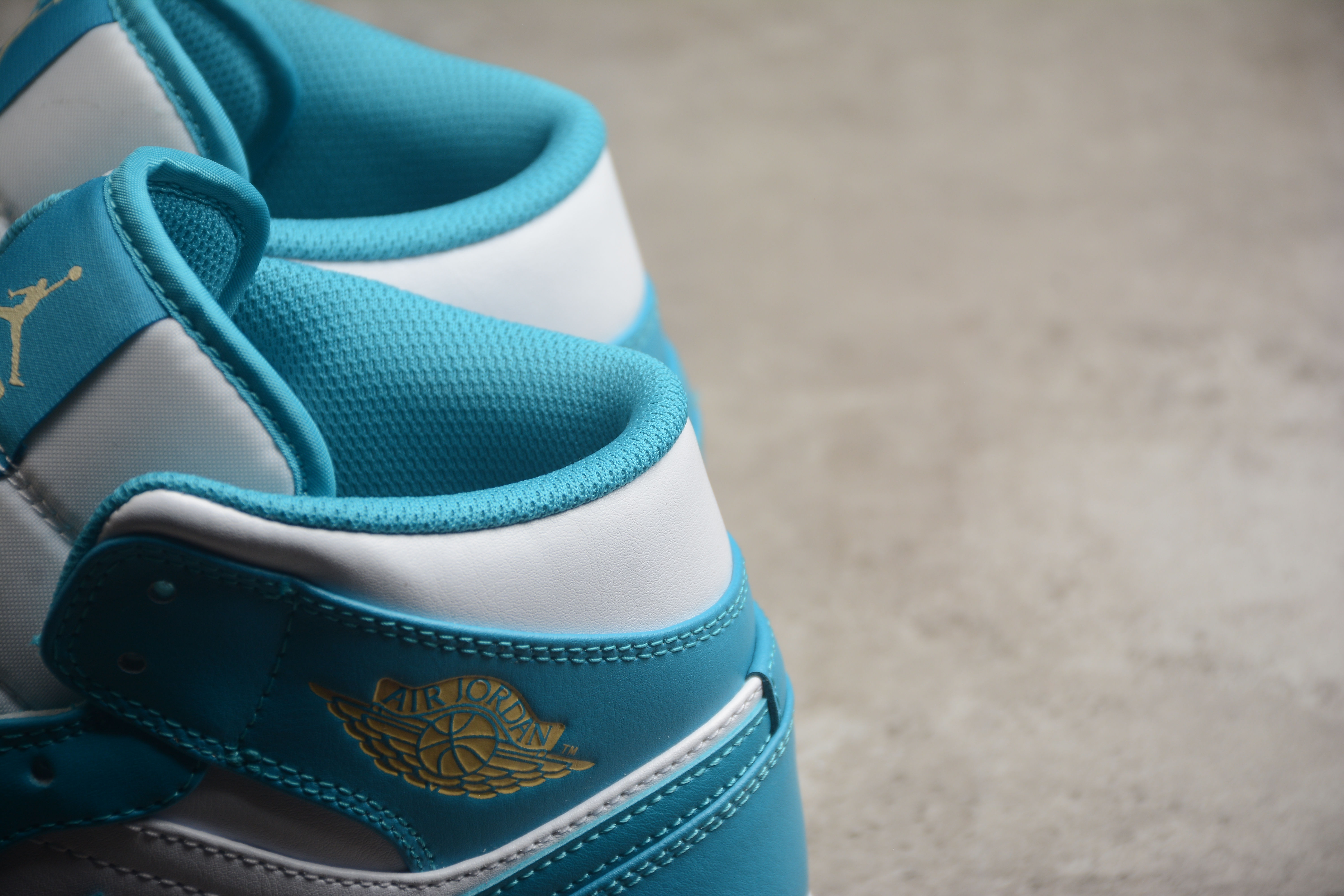 Air Jordan 1 Mid  DQ8426-400