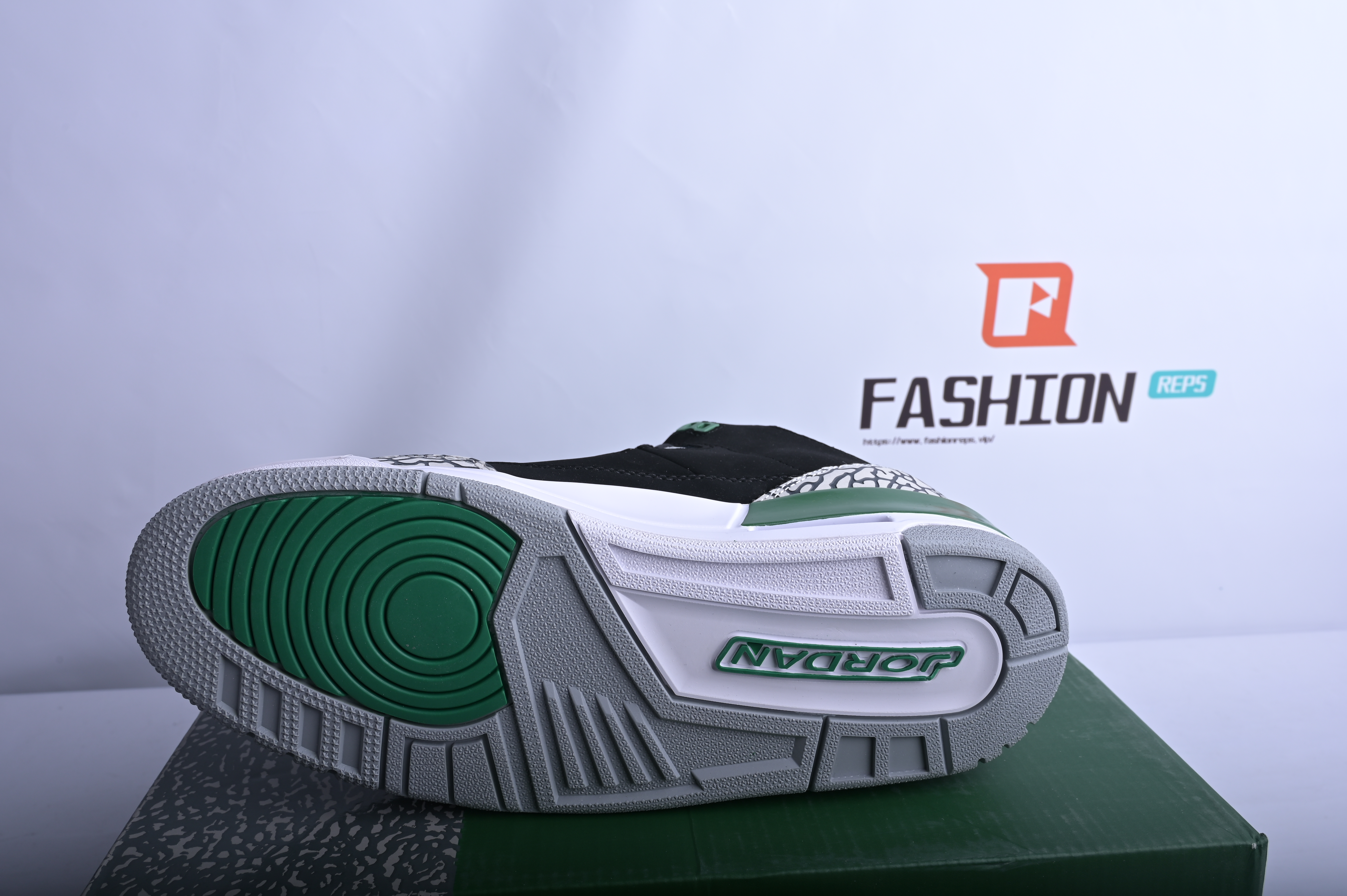 Air Jordan 3 Retro Pine Green   CT8532-030