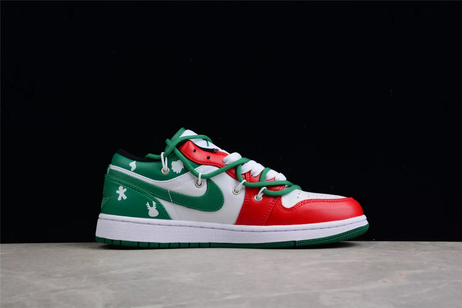 Air Jordan 1 Low “Christmas” 553558-129
