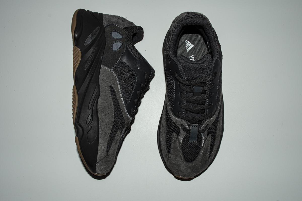 Yeezy Boost 700“Utility Black” FV5304